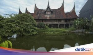 Rumah Gadang: Bangunan Tanpa Paku, Namun Tetap Kokoh