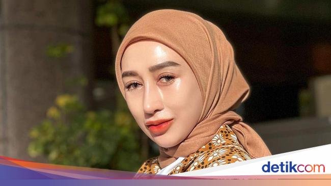 Kehangatan Rumah Mewah Senilai Rp 85 M dengan Sentuhan Marmer yang Mewah