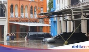 Hunian Terendam Banjir, Keamanan Mal Grand Galaxy Bekasi